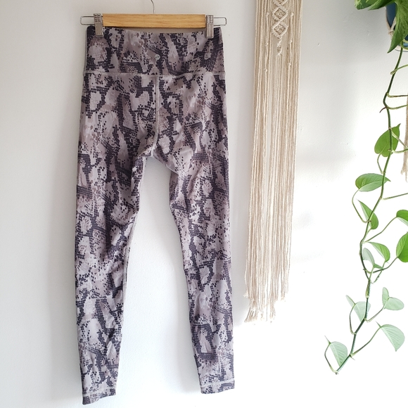 VIMMIA High Rise Long Printed Athletic Leggings Small - Picture 2 of 7